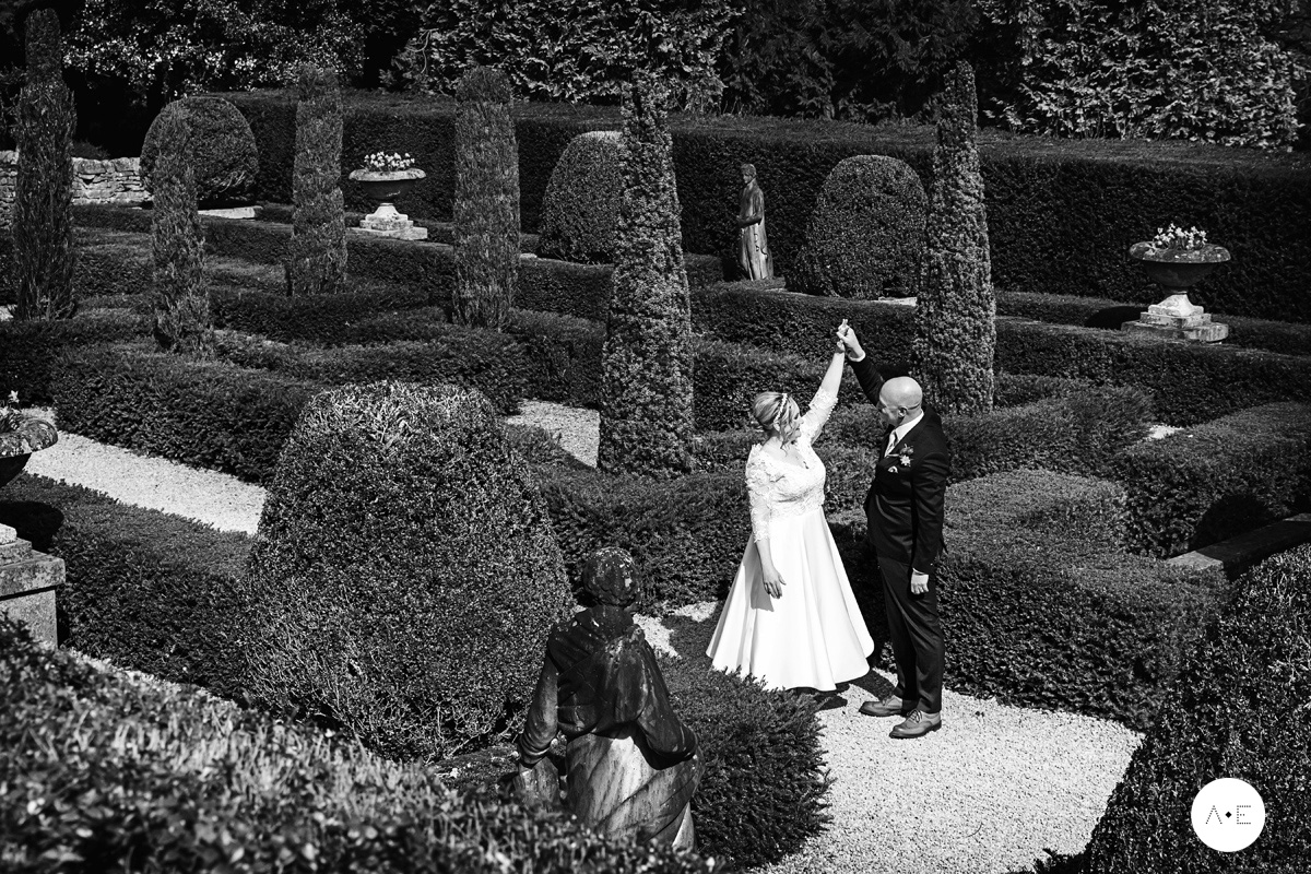 bride and groom dancing in the Italian Gardens captured by Alison Edwards Photography