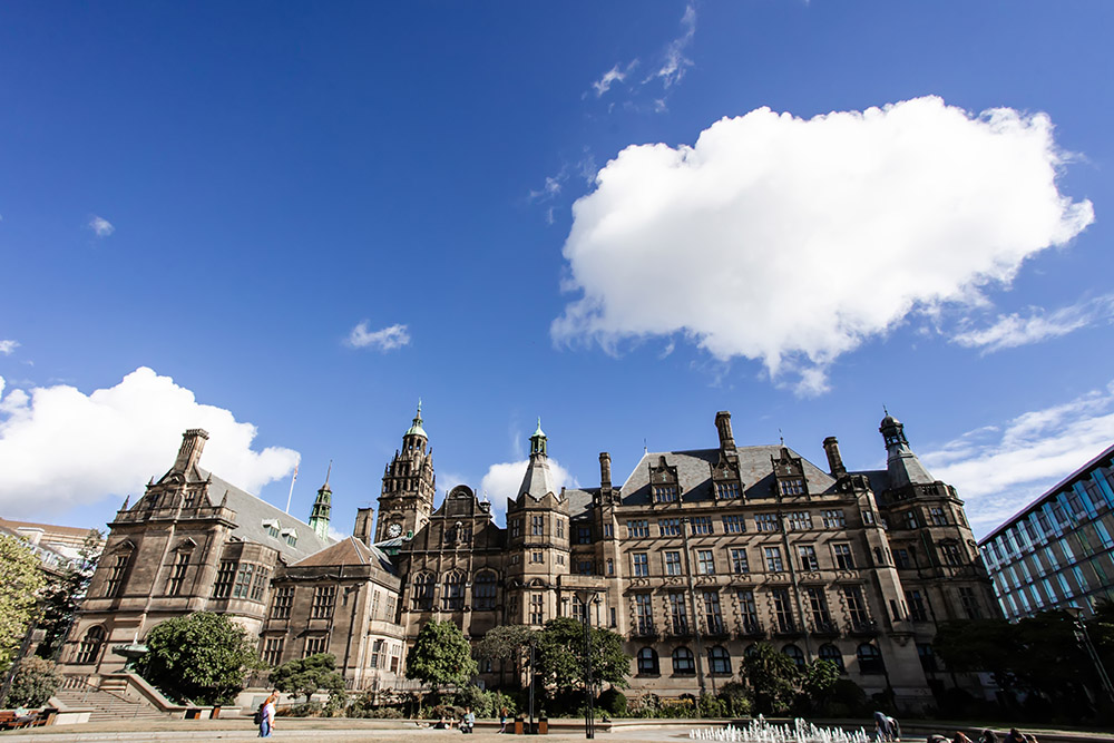 sheffield town hall on a summers day wedding photogarphed by Alison Edwards Photography 
