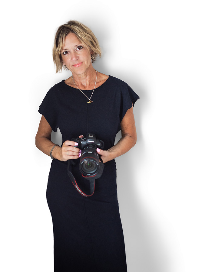 nottingham wedding photographer alison edwards photographer holding camera